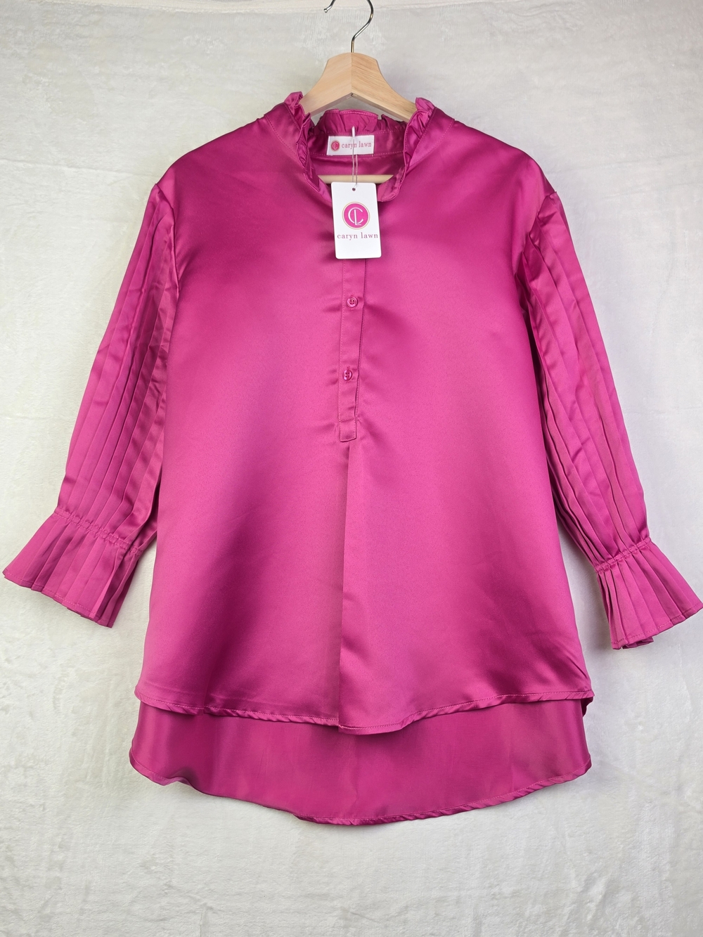 Caryn Lawn Kimberly Pleated Top Womens OS Magenta Satin Ruffle Collar NWT‎